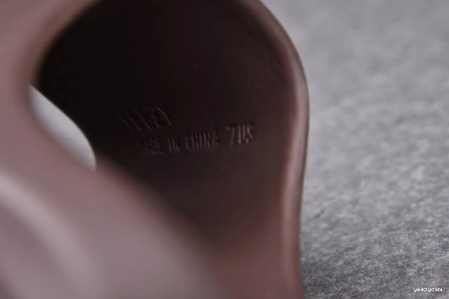 Yeezy Slide Soot Adidas G55495 0930